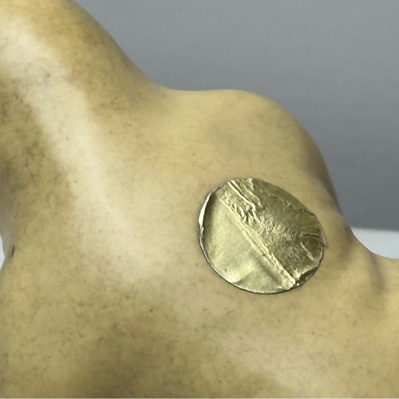 Vintage Beige Hollow Hunter Sculpture - Picture 11 of 12